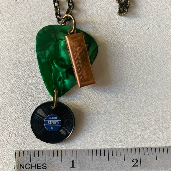 Necklace harmonica guitar pick record album green - Picture 7 of 8